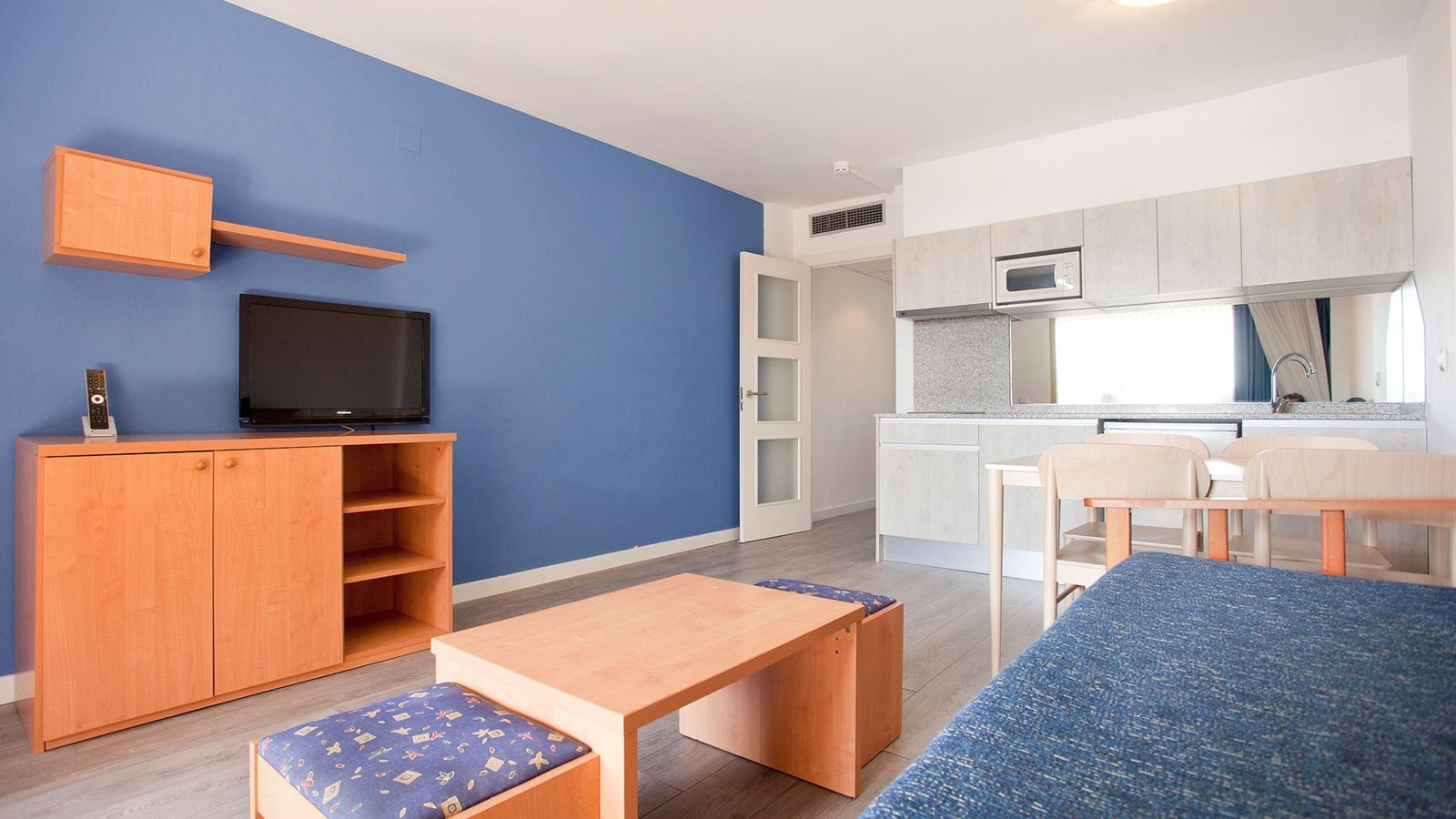 rooms-apartment-1-pax-with-balcony-or-terrace