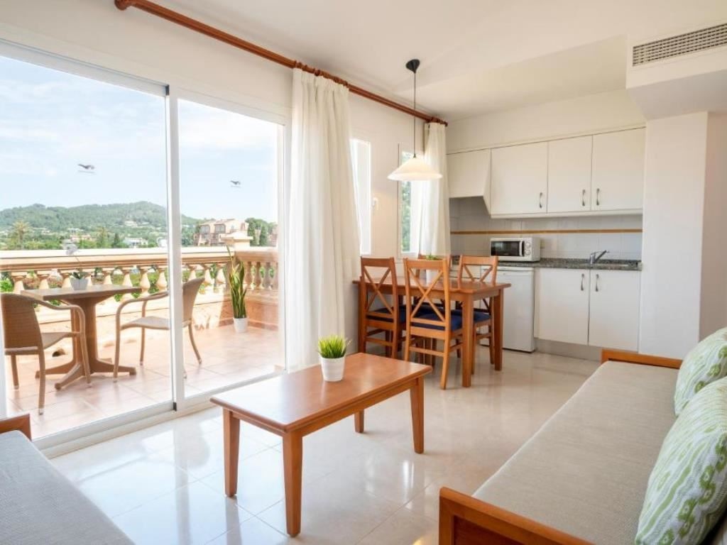 rooms-apartment-standard-promo-balcony-or-terrace