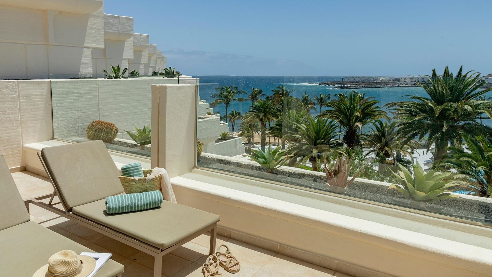 rooms-jed--junior-suite-the-reserve-ocean-front