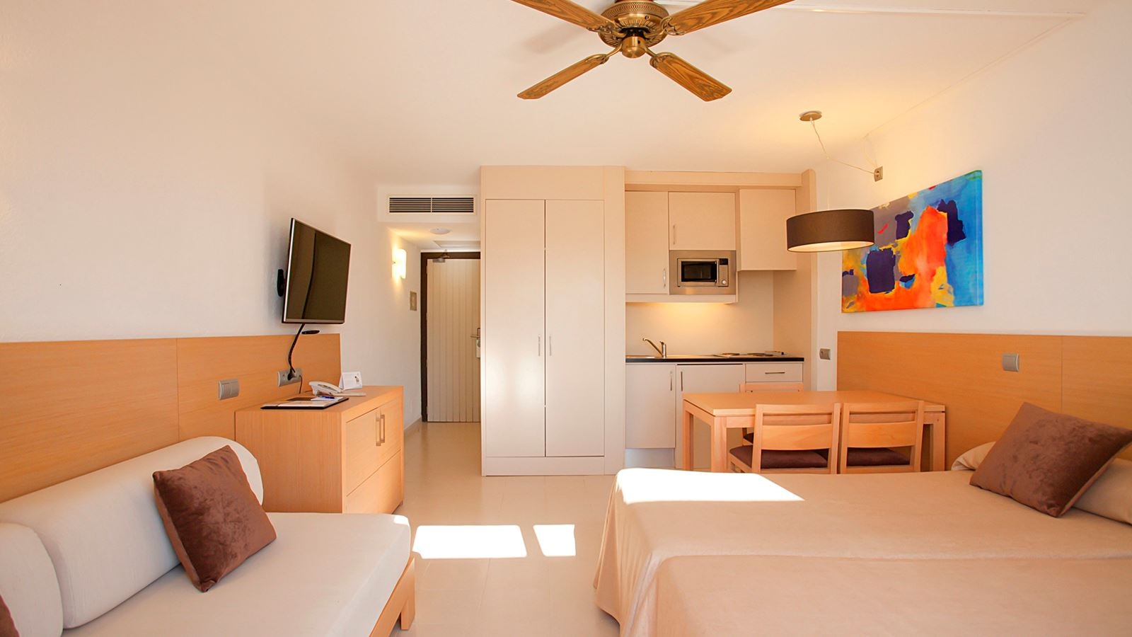 rooms-studio-garden-view-balcony