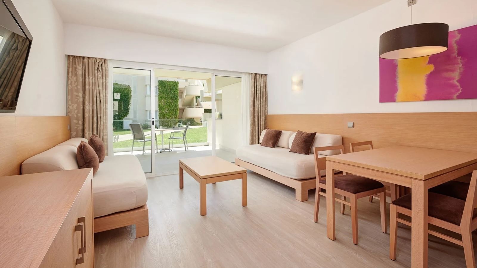 rooms-1-bedroom-apartment-club-with-balcony