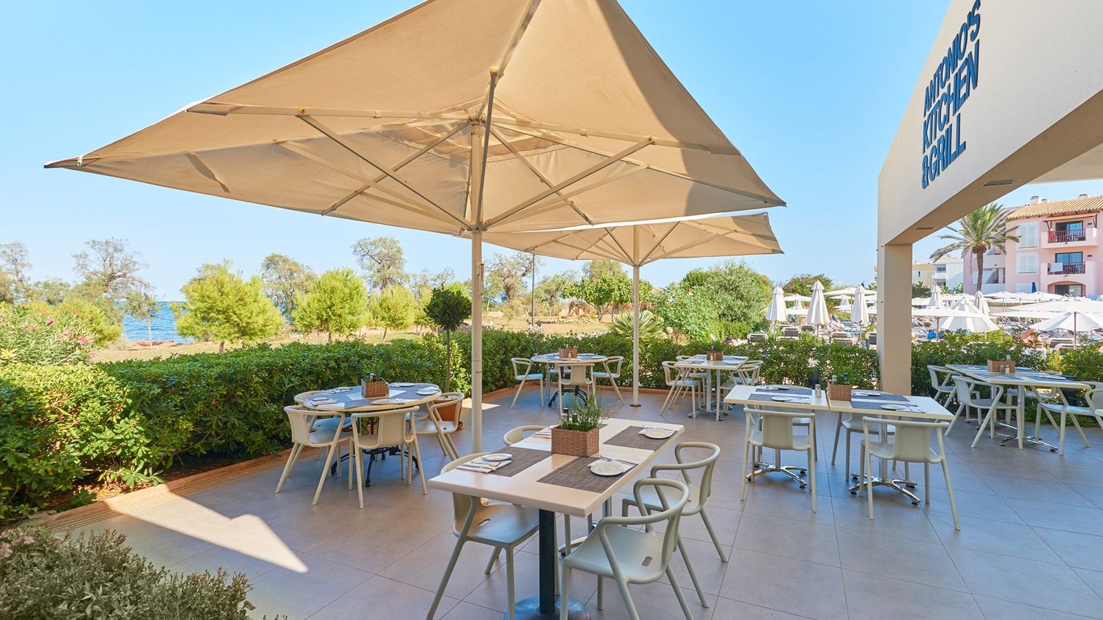 restaurants-antonios-kitchen--grill