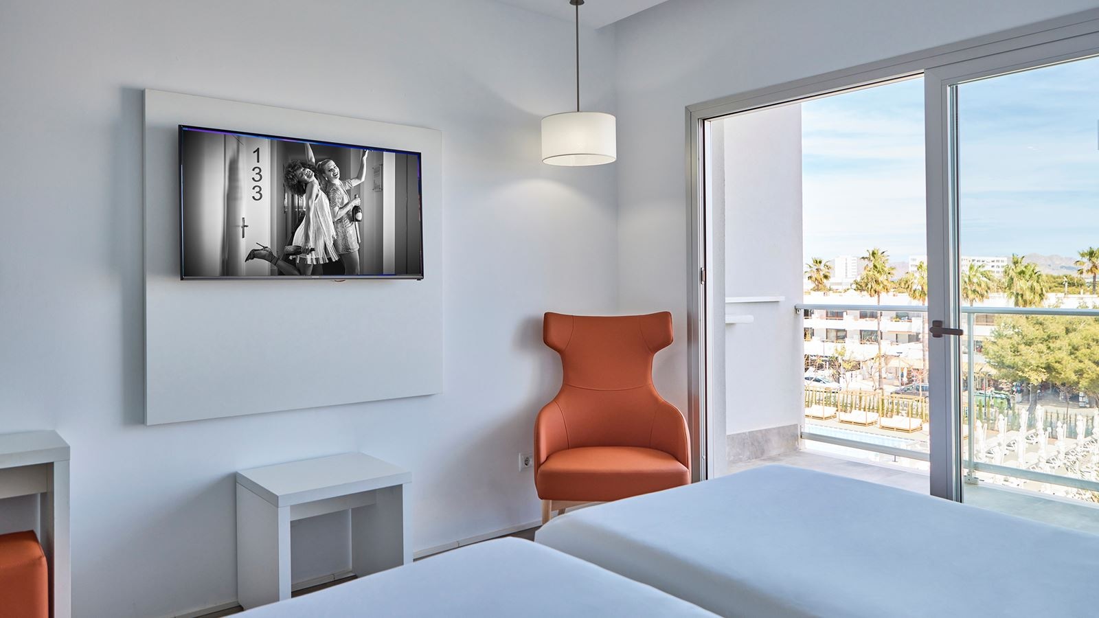 rooms-doble-poolview--balcony-or-terrace