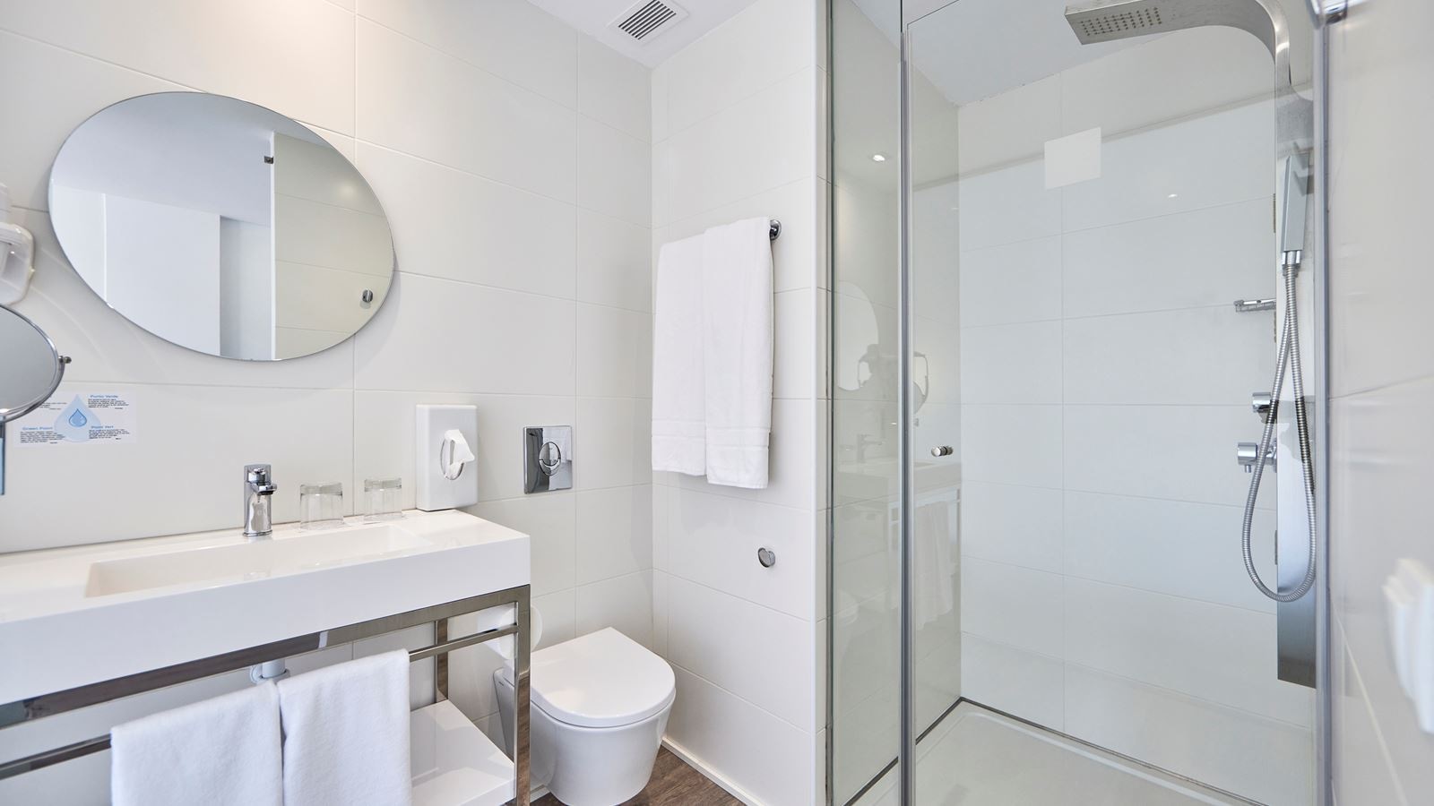 rooms-lbb-deluxe-pool-view-with--bali-bed-first-floor--terrace