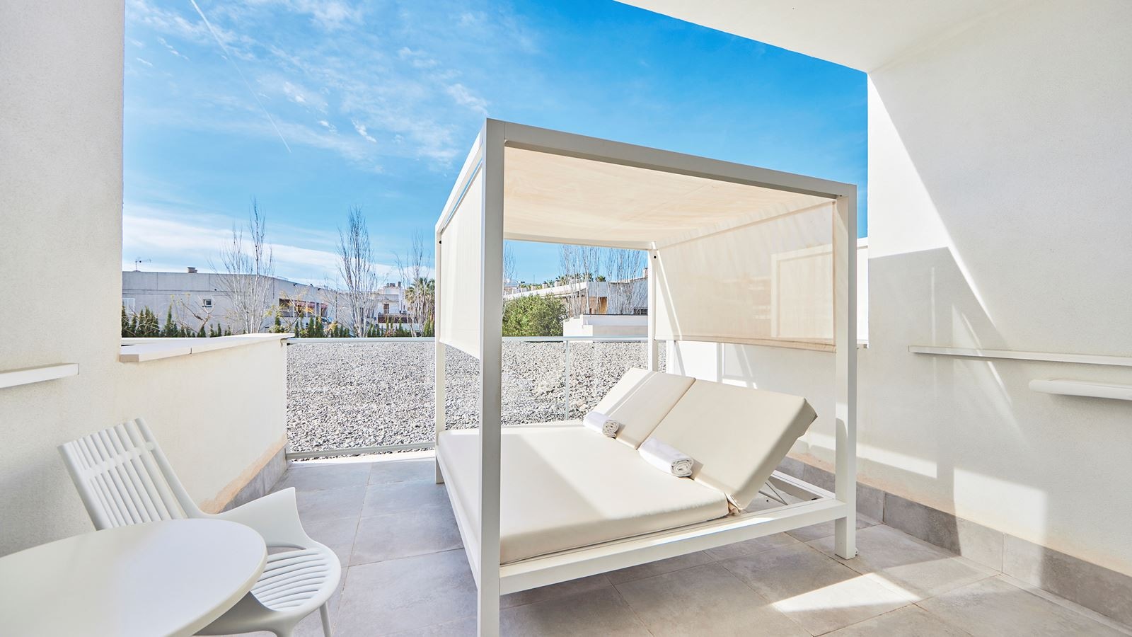 rooms-double-with-bali-bed-first-floor-terrace