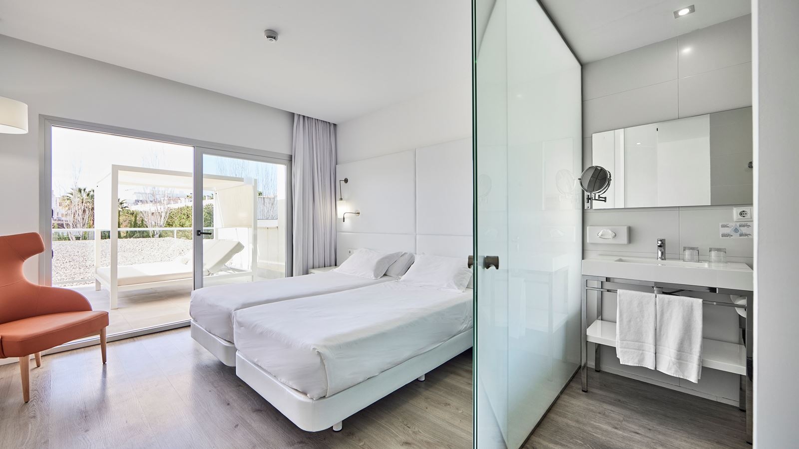 rooms-double-with-bali-bed-first-floor-terrace