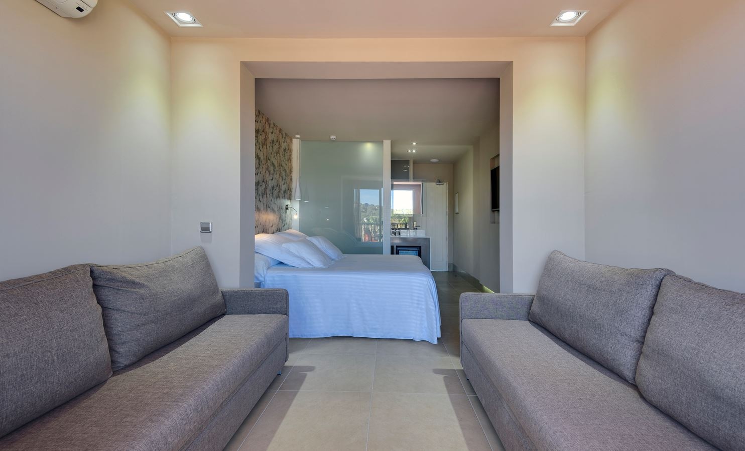 rooms-family-superior-two-rooms-balcony-or-terrace