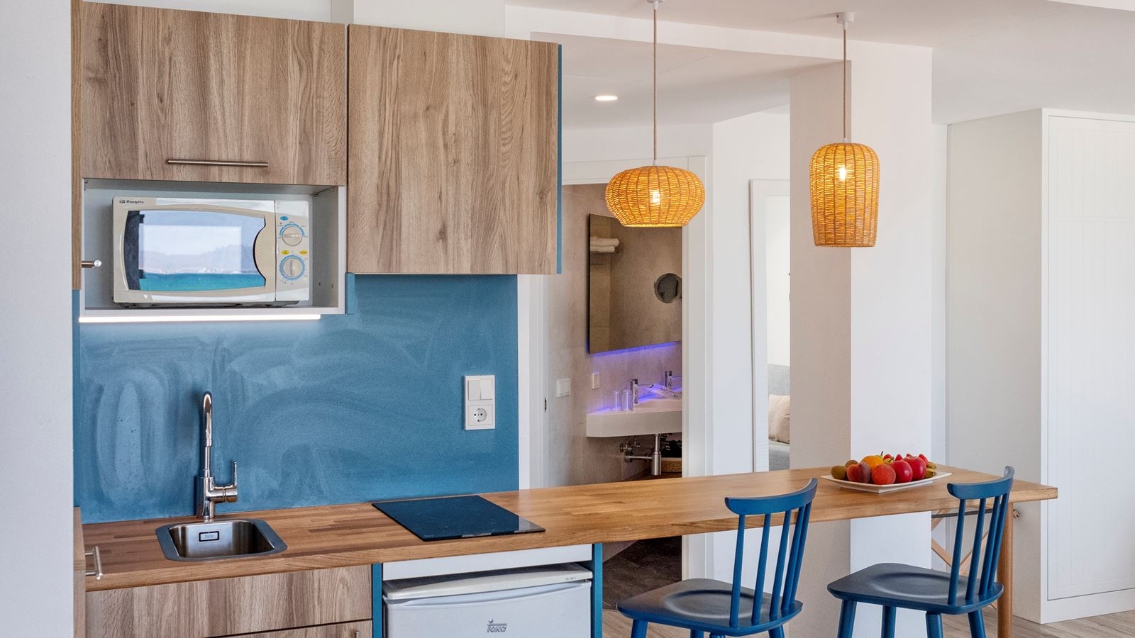 rooms-apartment-lateral-sea-view