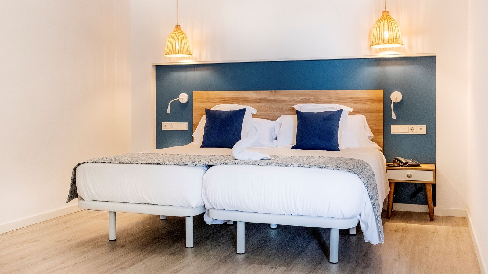 rooms-apartment-lateral-sea-view