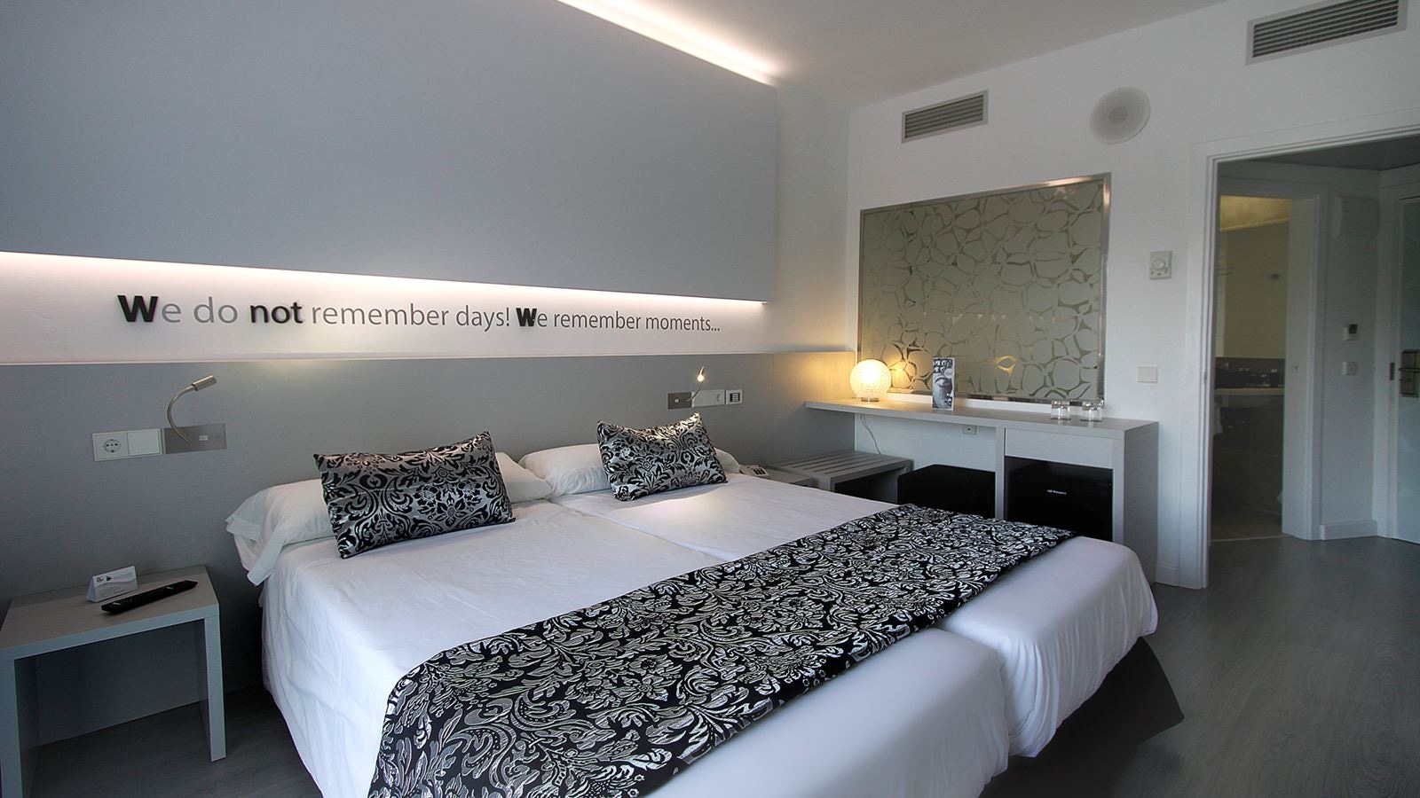 rooms-double-superior-balcony-or-terrace