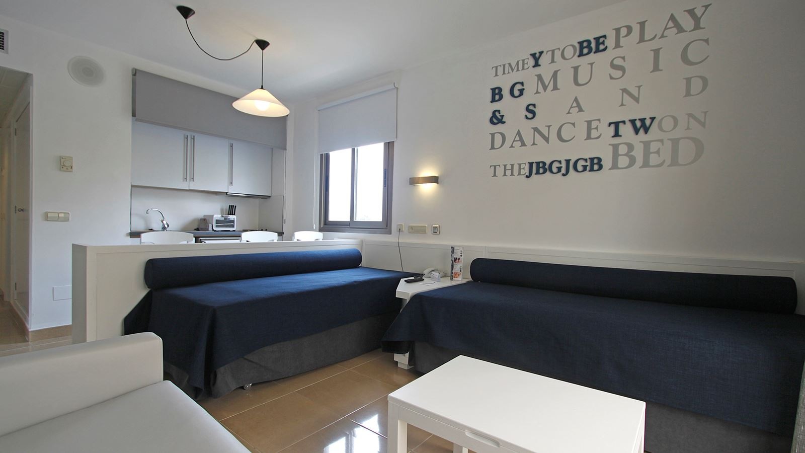 rooms-estudio-balcony-or-terrace