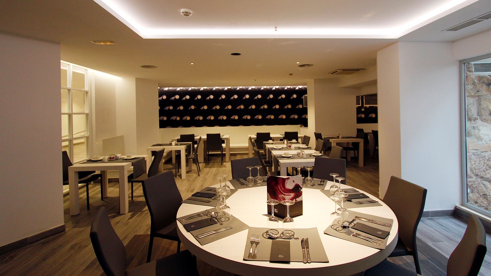 restaurants-restaurant