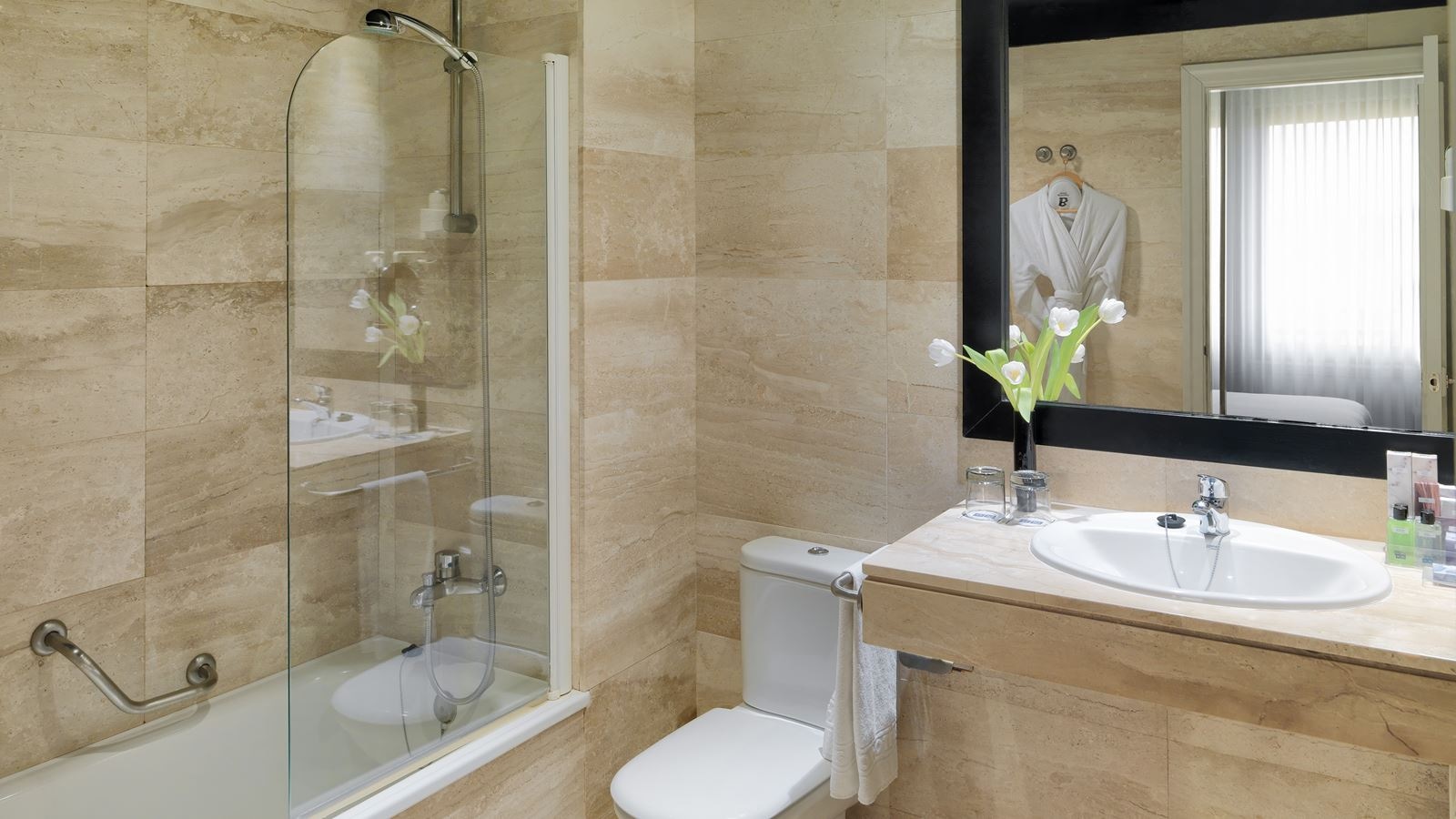 rooms-double-single-use-superior-city-view