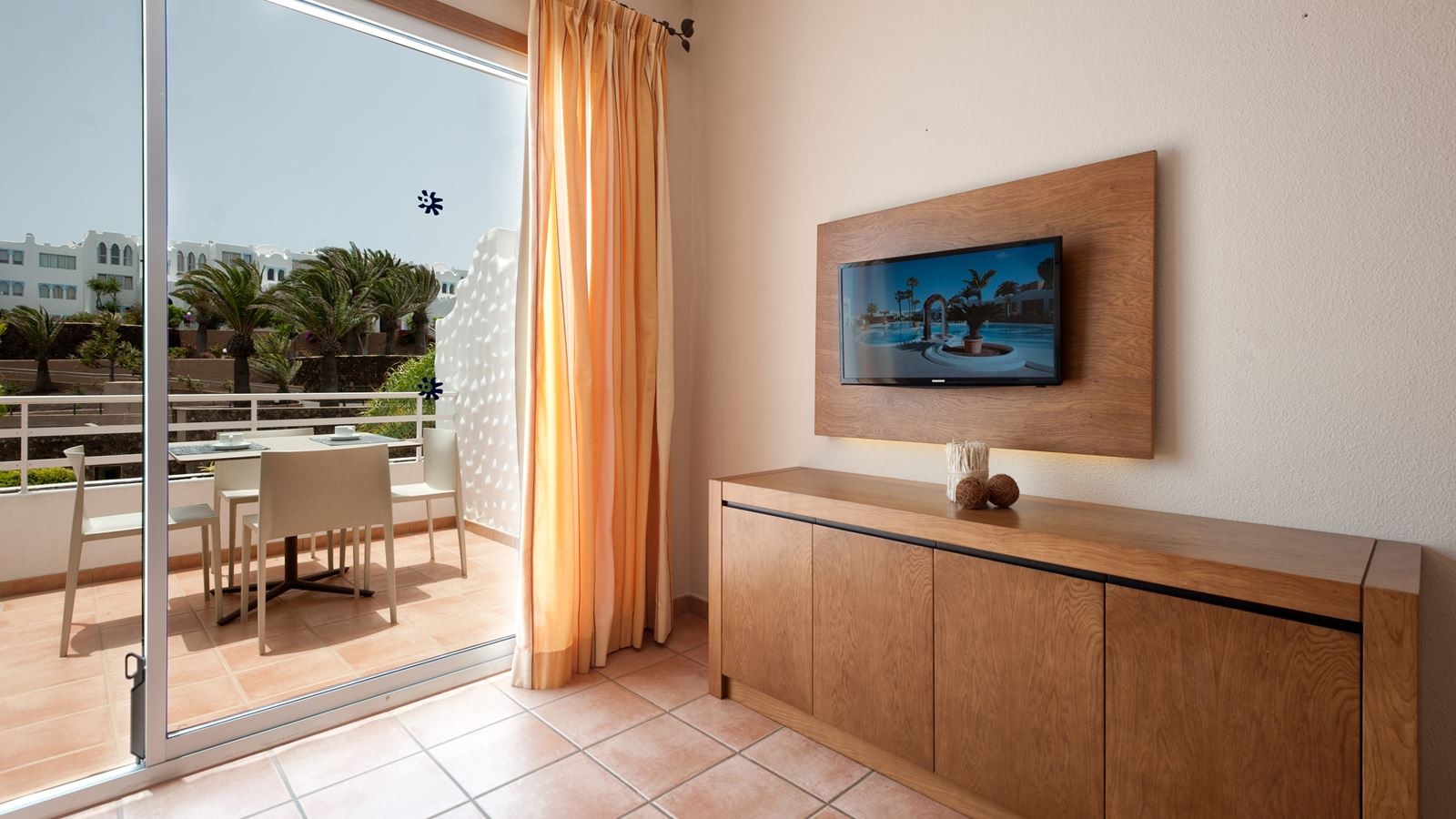 rooms-appartment-1bedroom-with-balcony-or-terrace