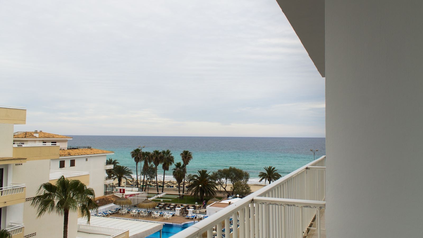 rooms-dl--twin-room-side-sea-view