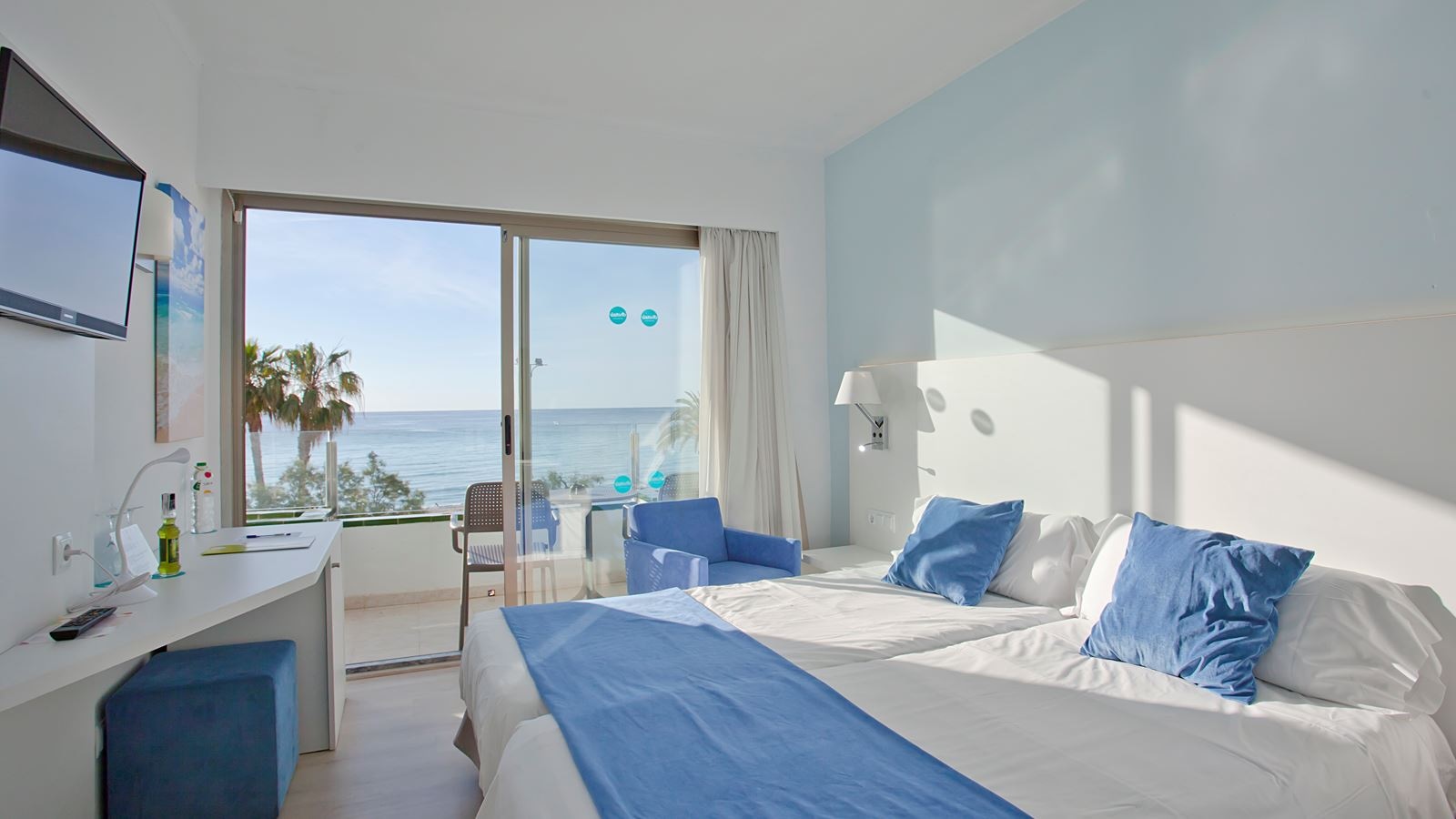 rooms-dm--twin-room-sea-view