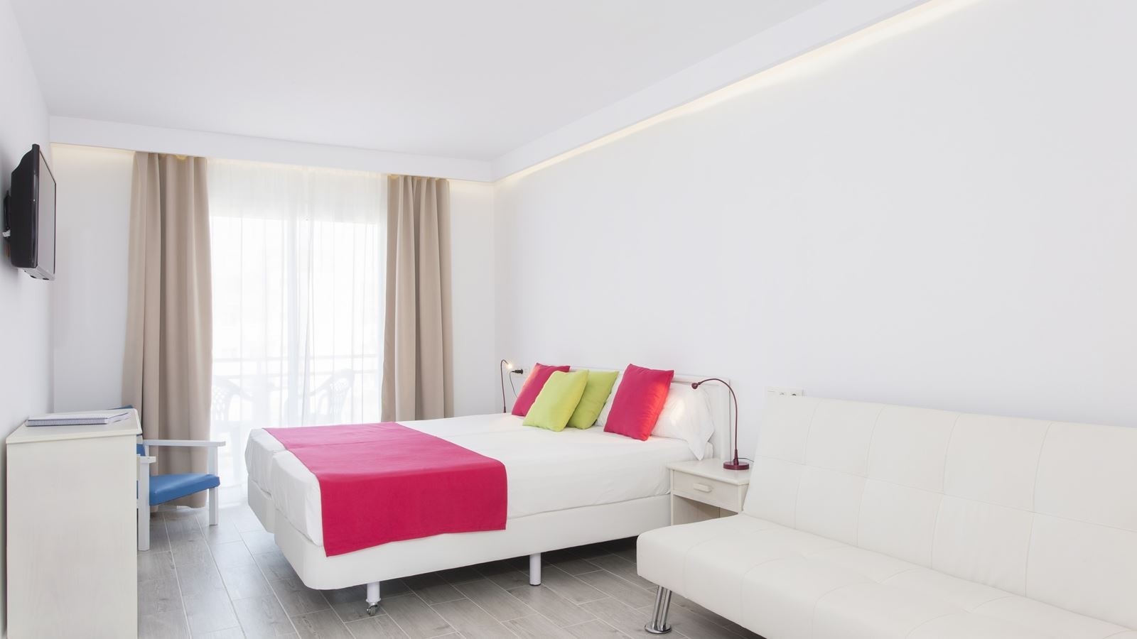 rooms-double-standard-balcony-or-terrace