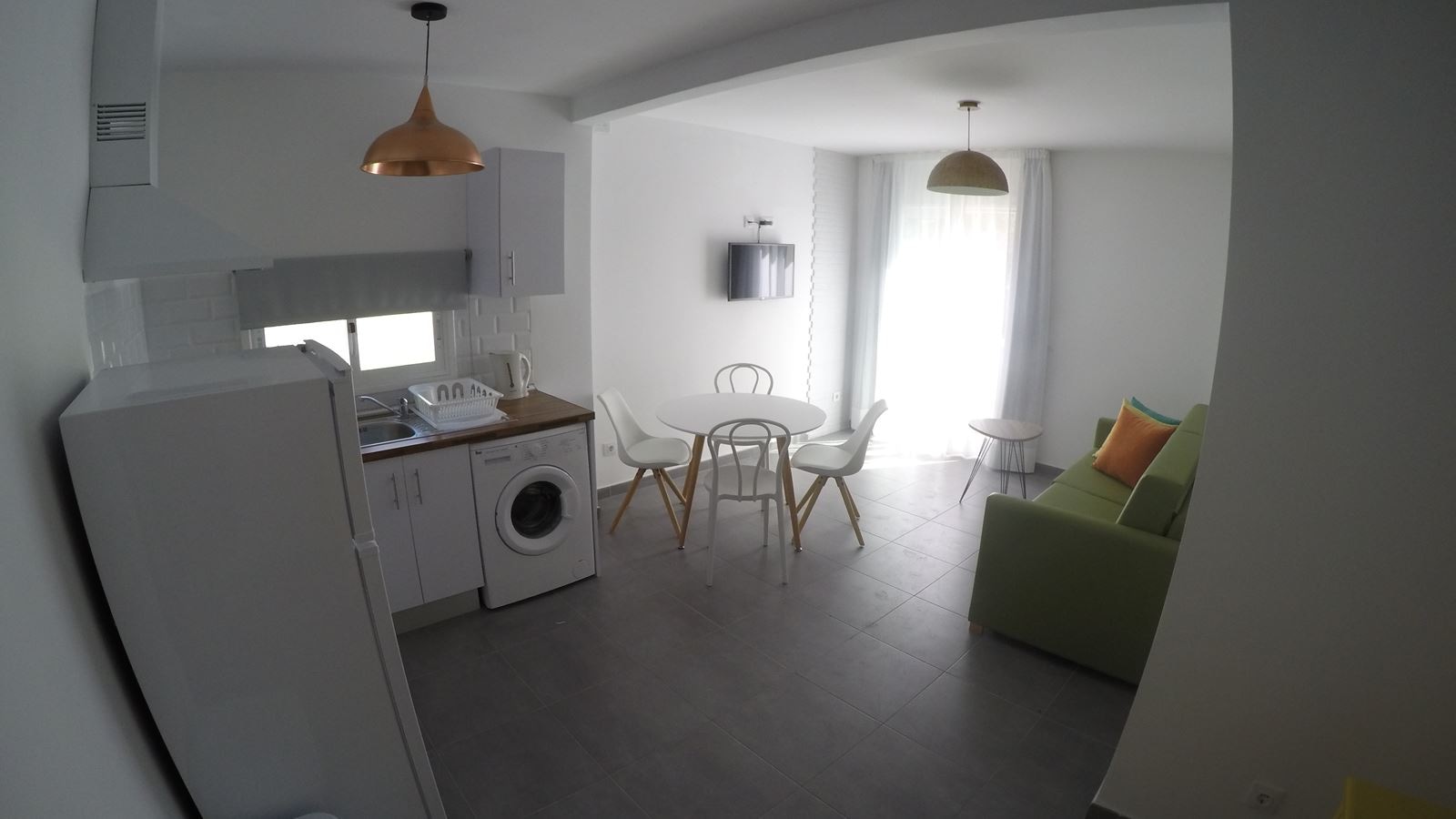 rooms-apartment-with-terrace