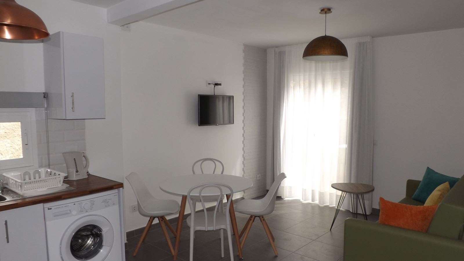 rooms-apartment-with-terrace