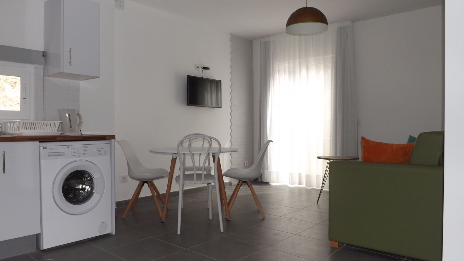 rooms-apartment-with-terrace