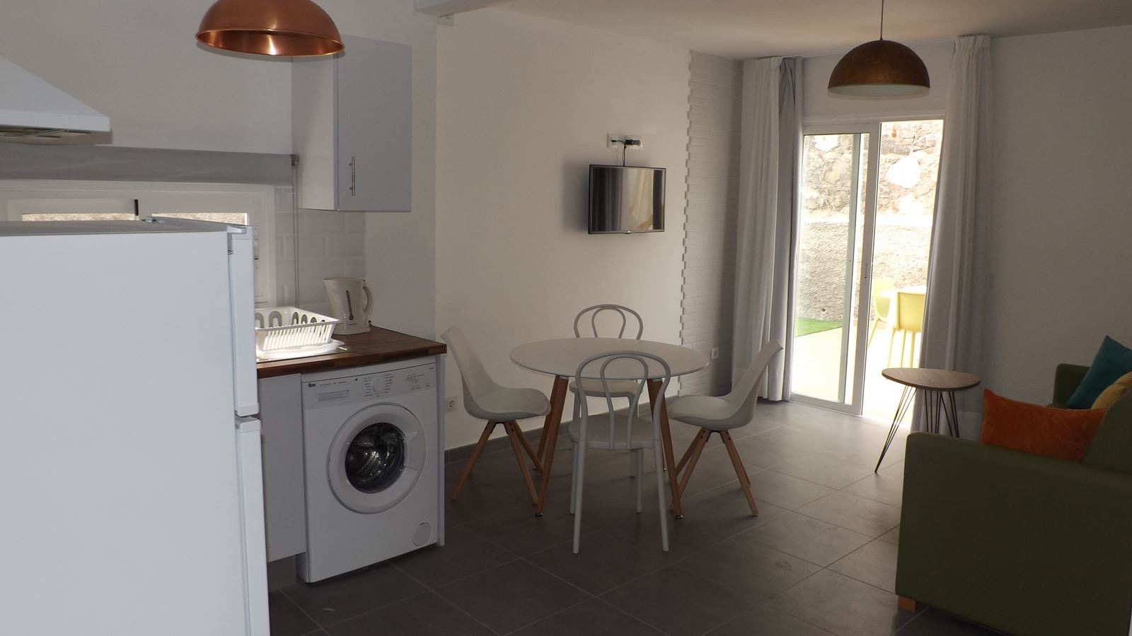 rooms-apartment-with-terrace