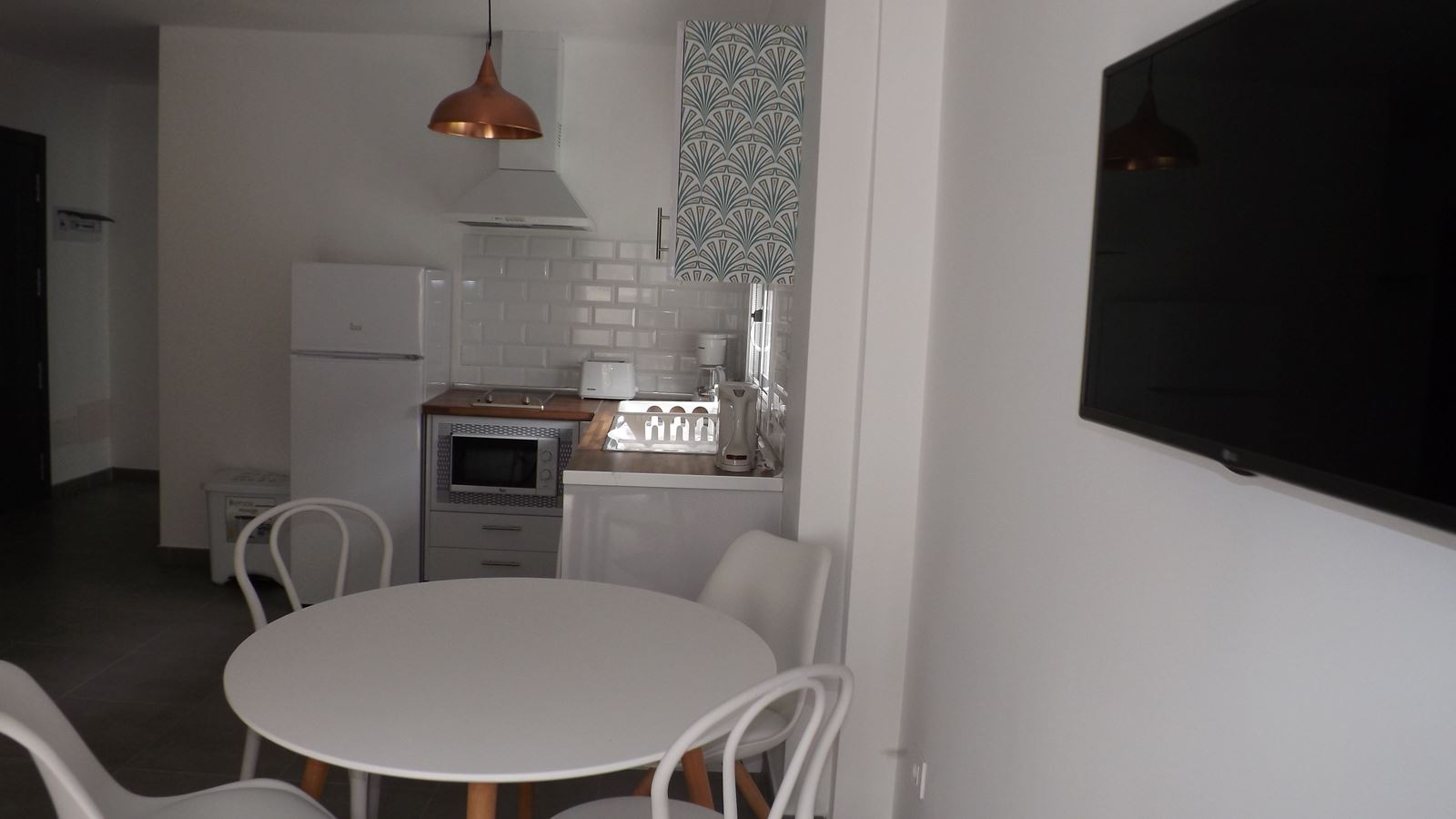 rooms-apartment-with-terrace