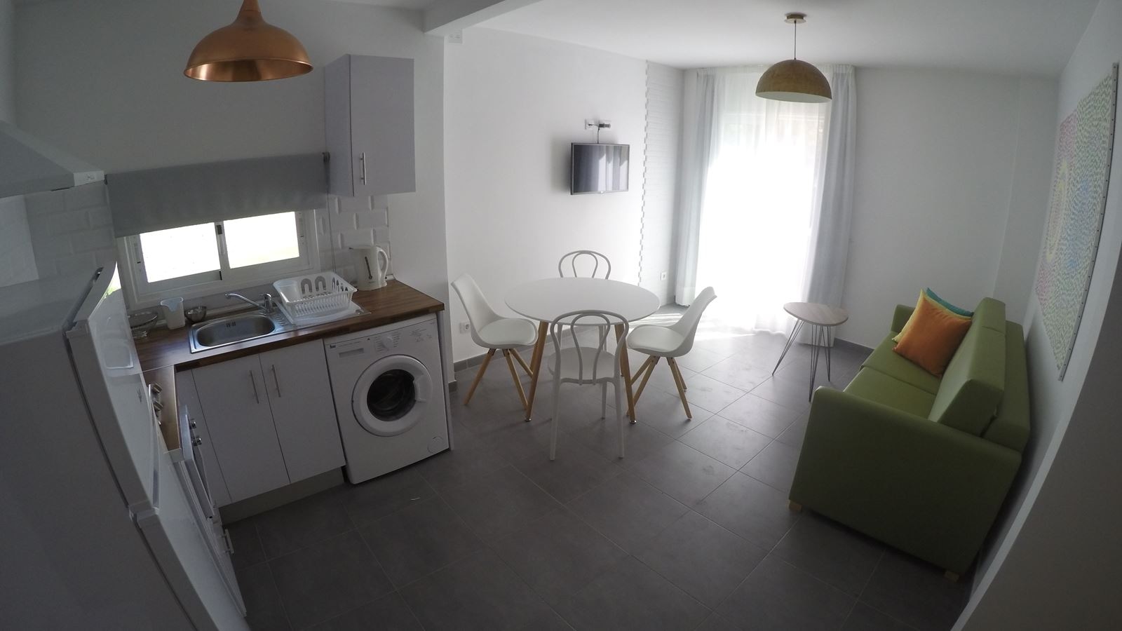 rooms-apartment-with-terrace