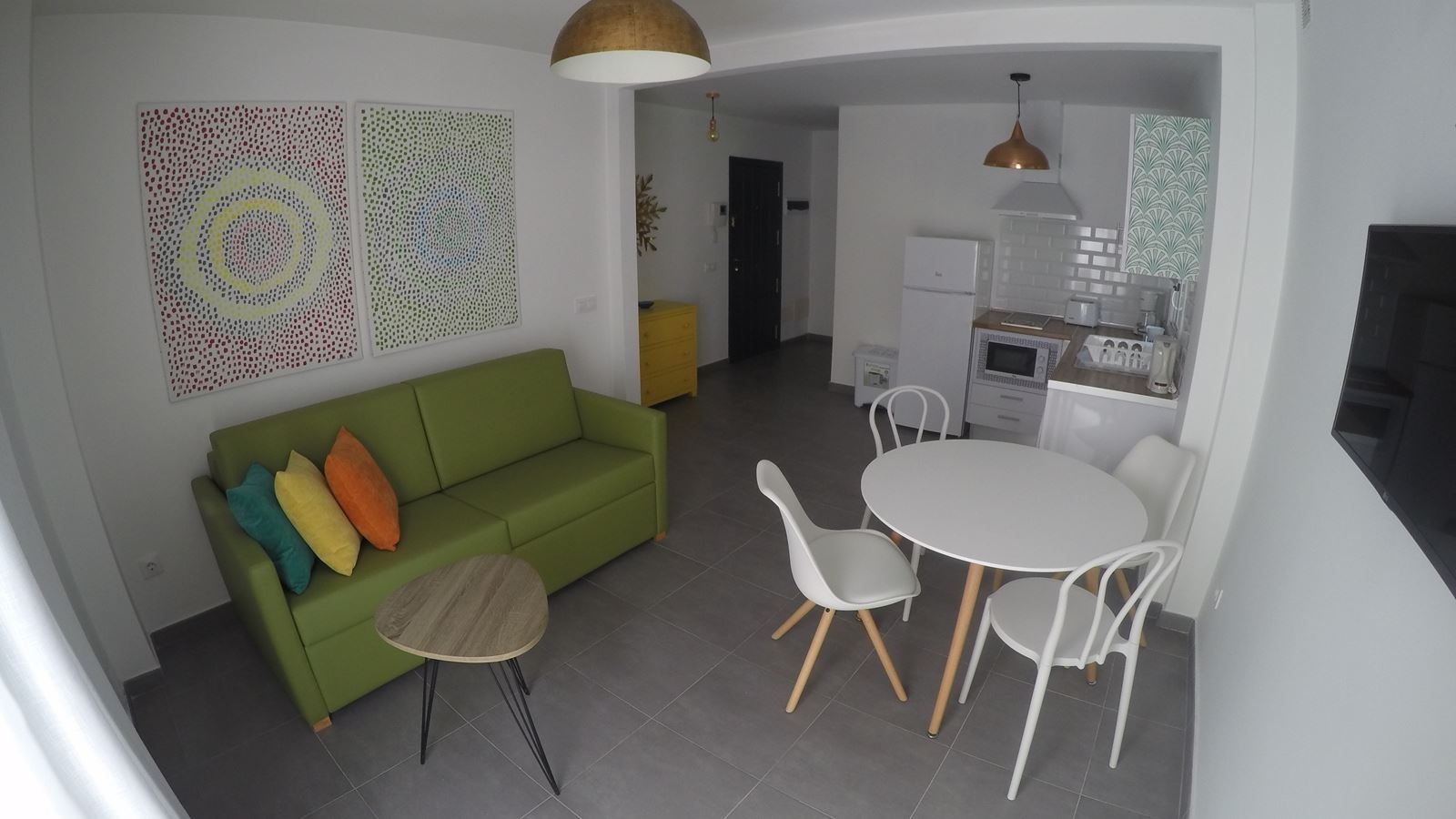 rooms-apartment-with-terrace