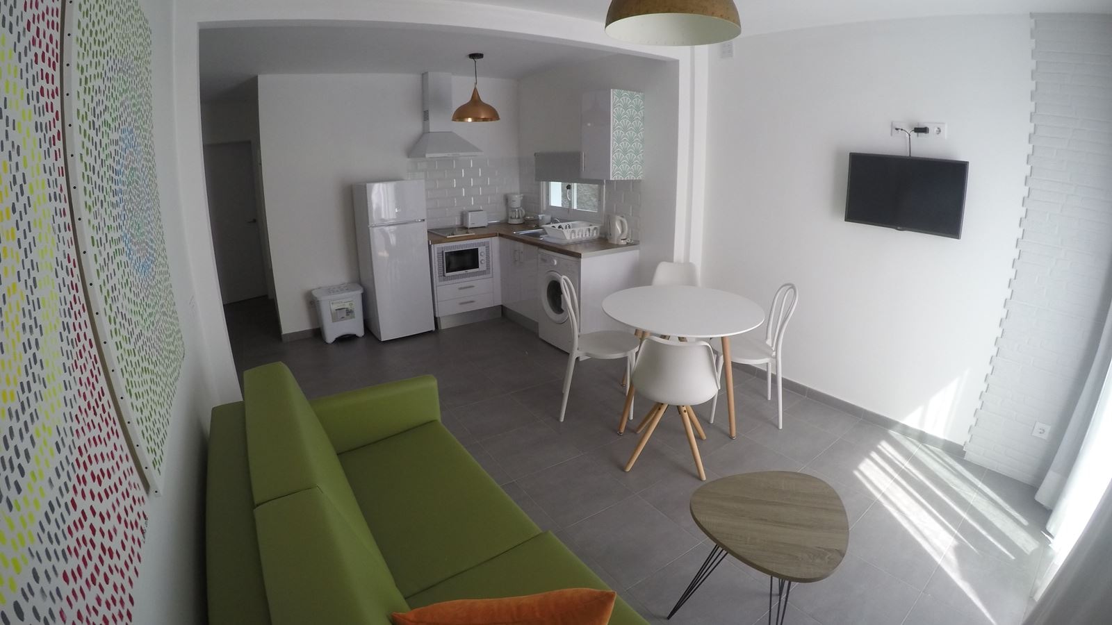 rooms-apartment-with-terrace