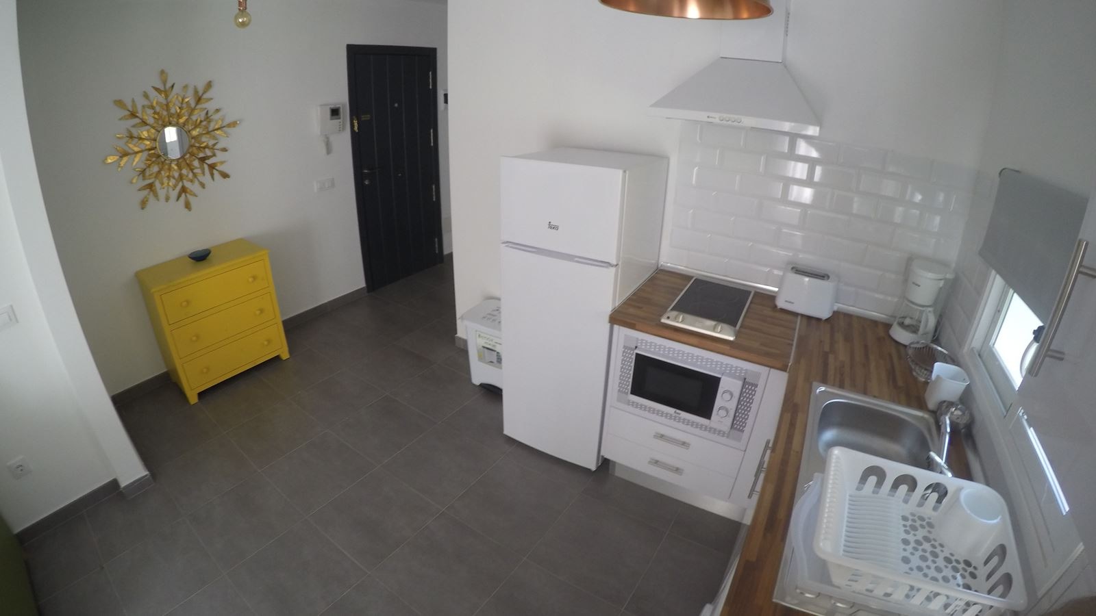 rooms-apartment-with-terrace