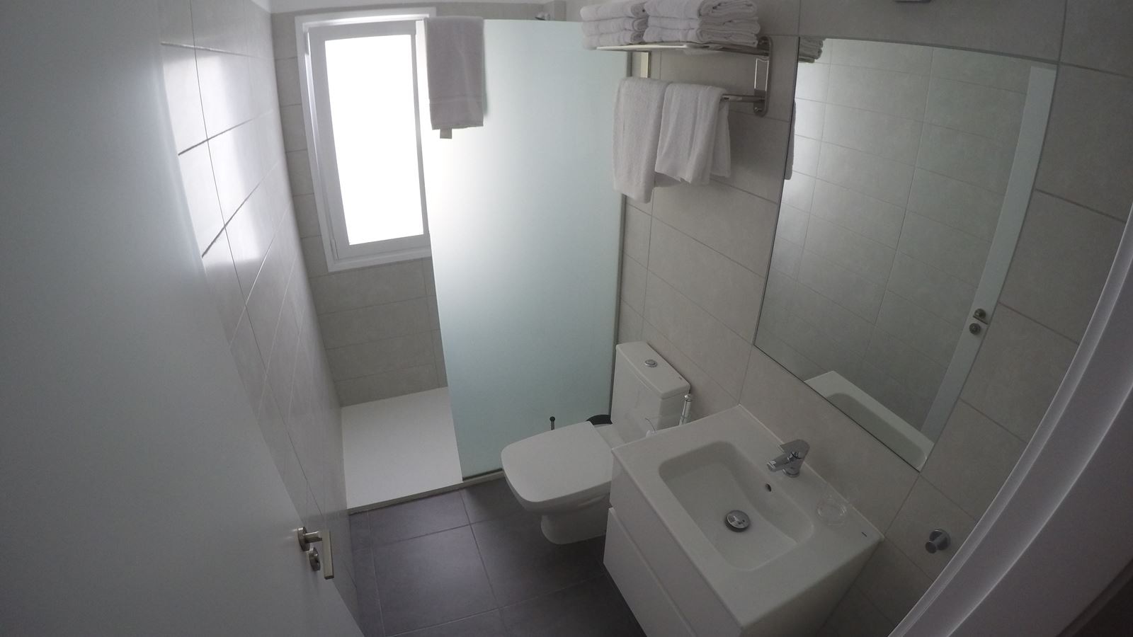 rooms-apartment-with-terrace