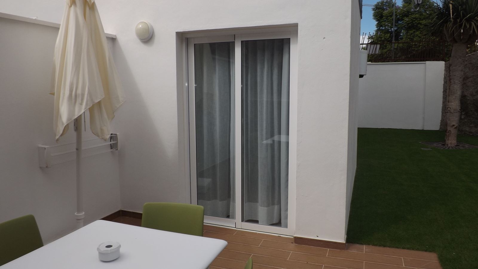 rooms-apartment-with-terrace