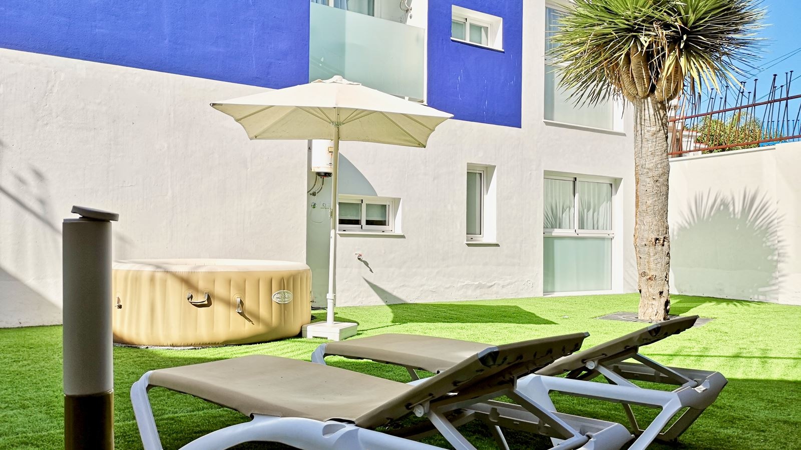 rooms-apartment-with-terrace