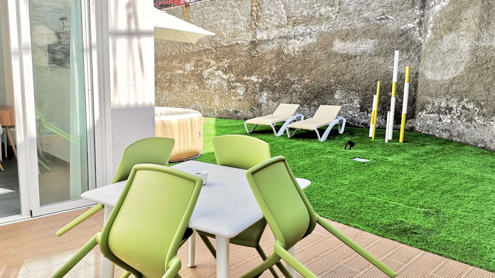 rooms-apartment-with-terrace