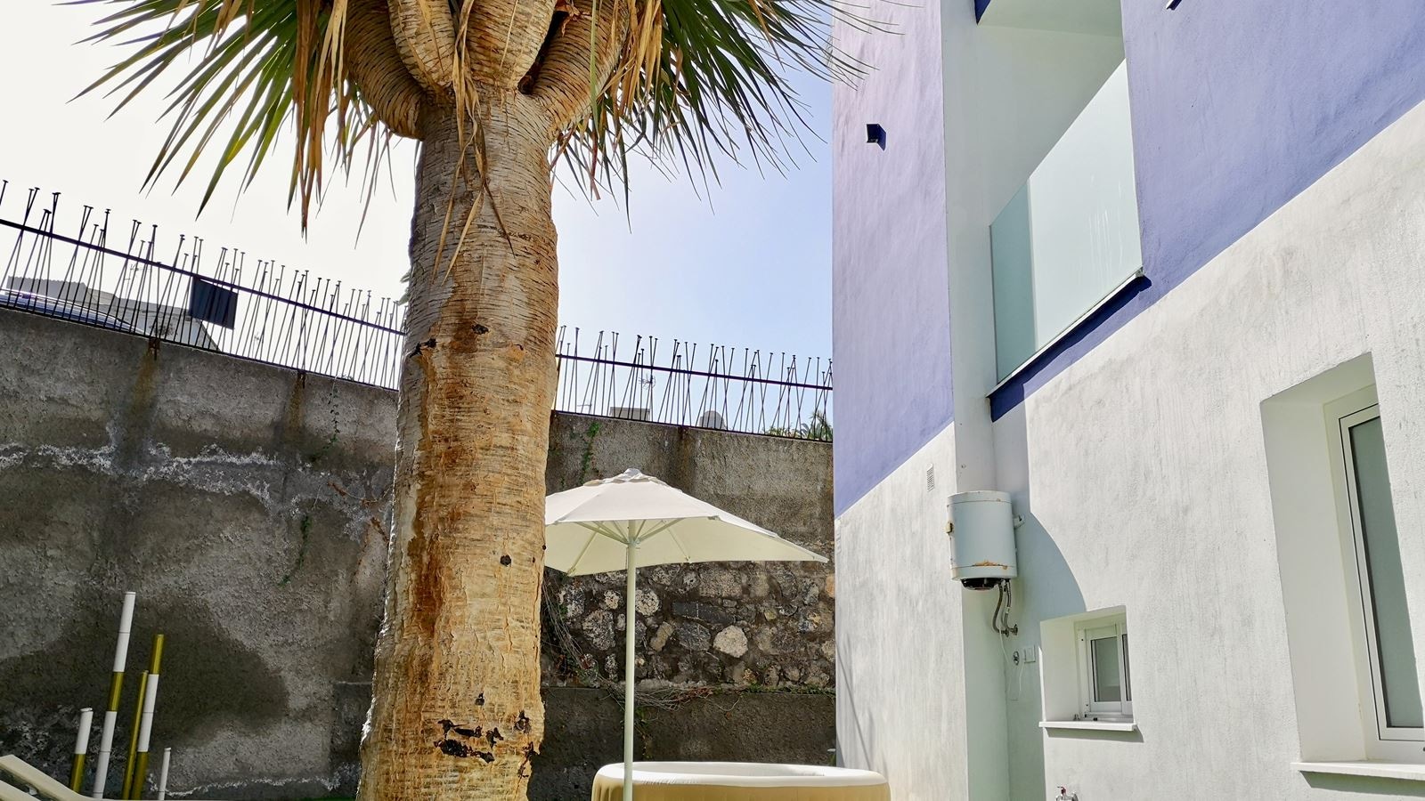 rooms-apartment-with-terrace