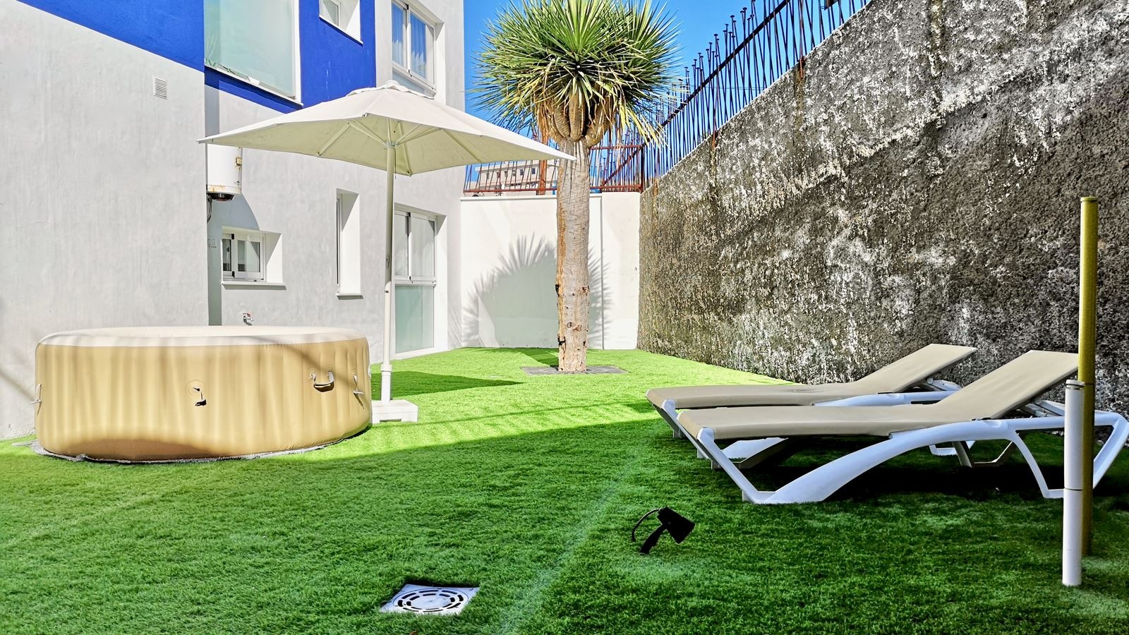 rooms-apartment-with-terrace