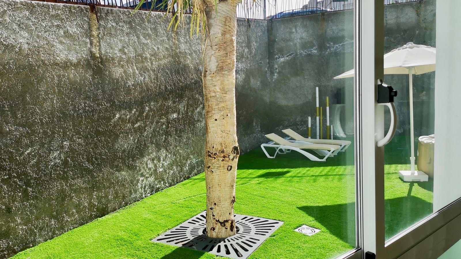 rooms-apartment-with-terrace