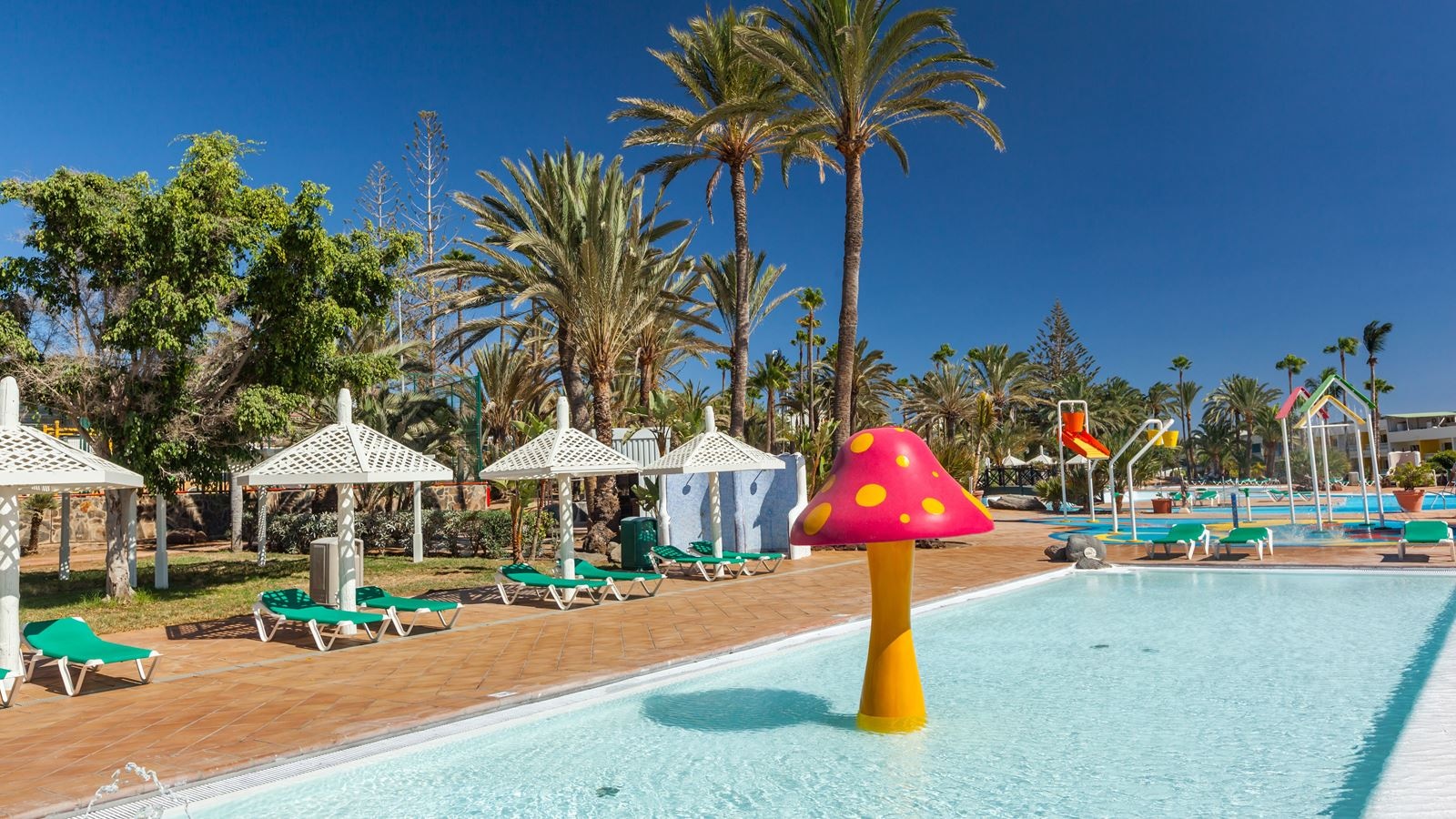 pools-outdoor-childrens-pool