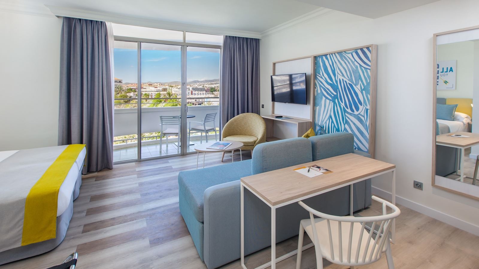 rooms-dde-deluxe-room-balcony-adults-only