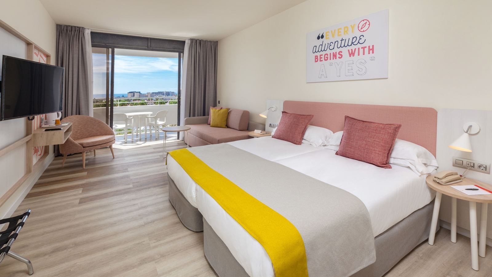 rooms-dstv-double-standard-garden-or-pool-view-balcony