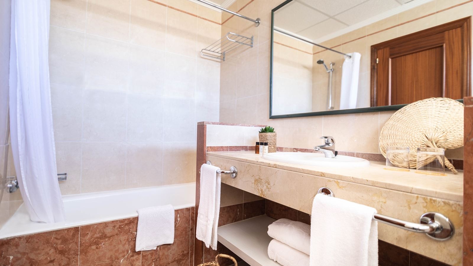 rooms-double-or-twin-standard