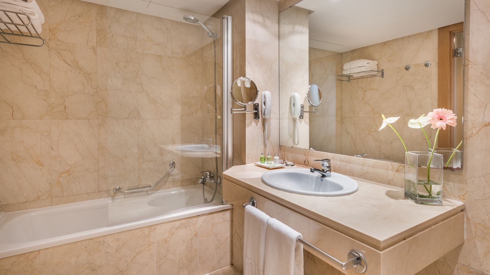 rooms-double-with-double-bed