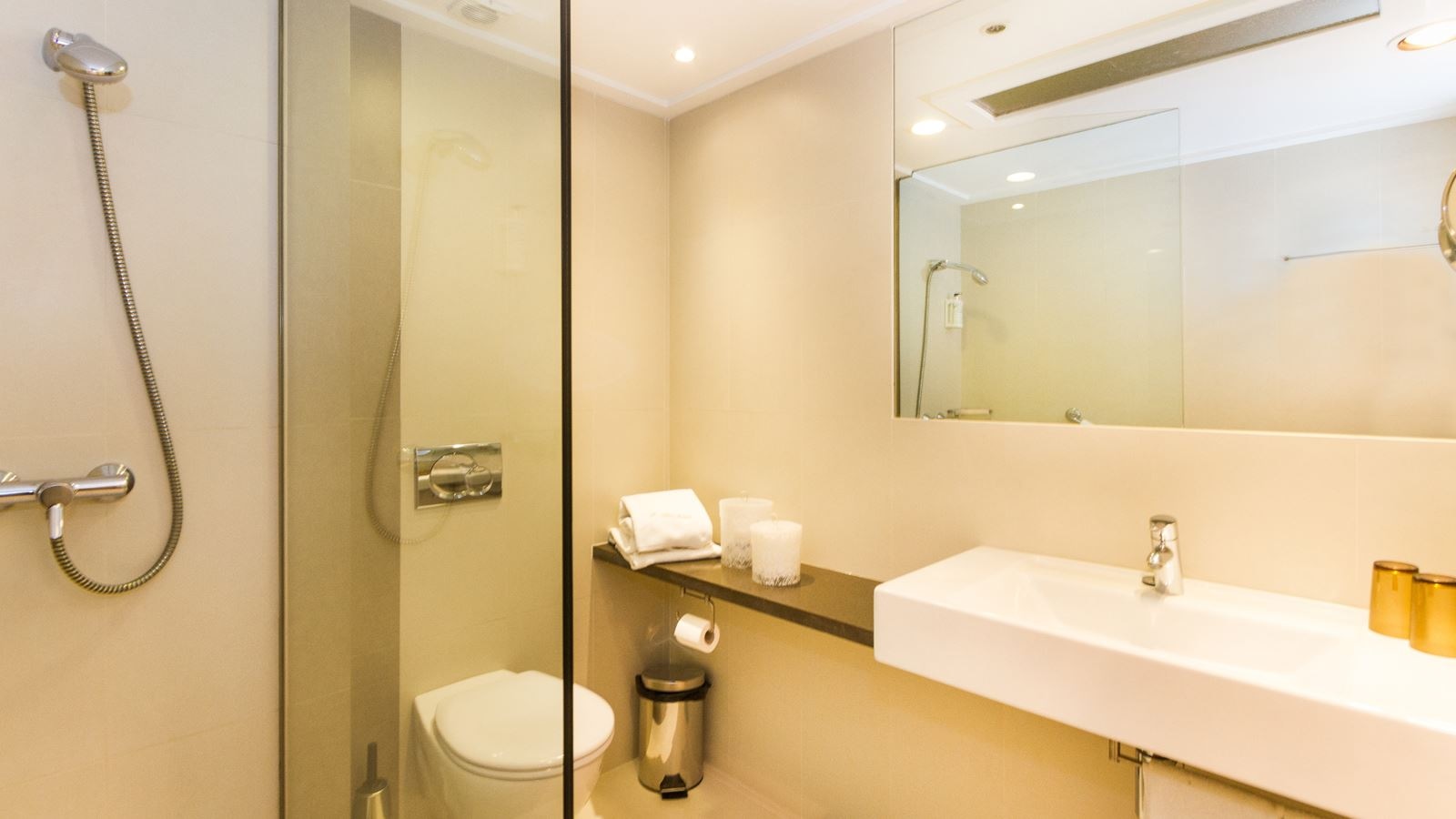 rooms-double-with-double-bed