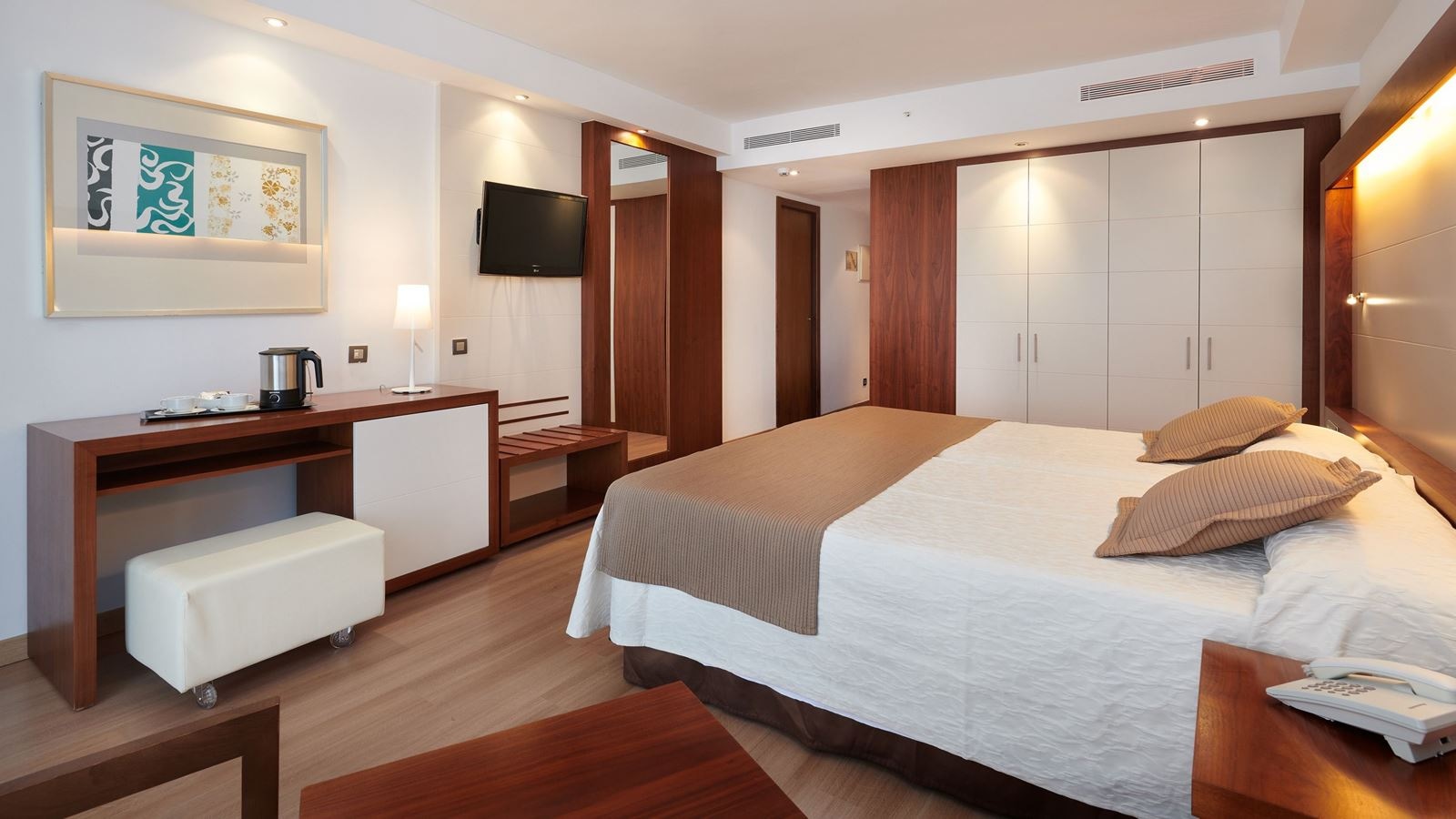 rooms-double-room-balcony-or-terrace