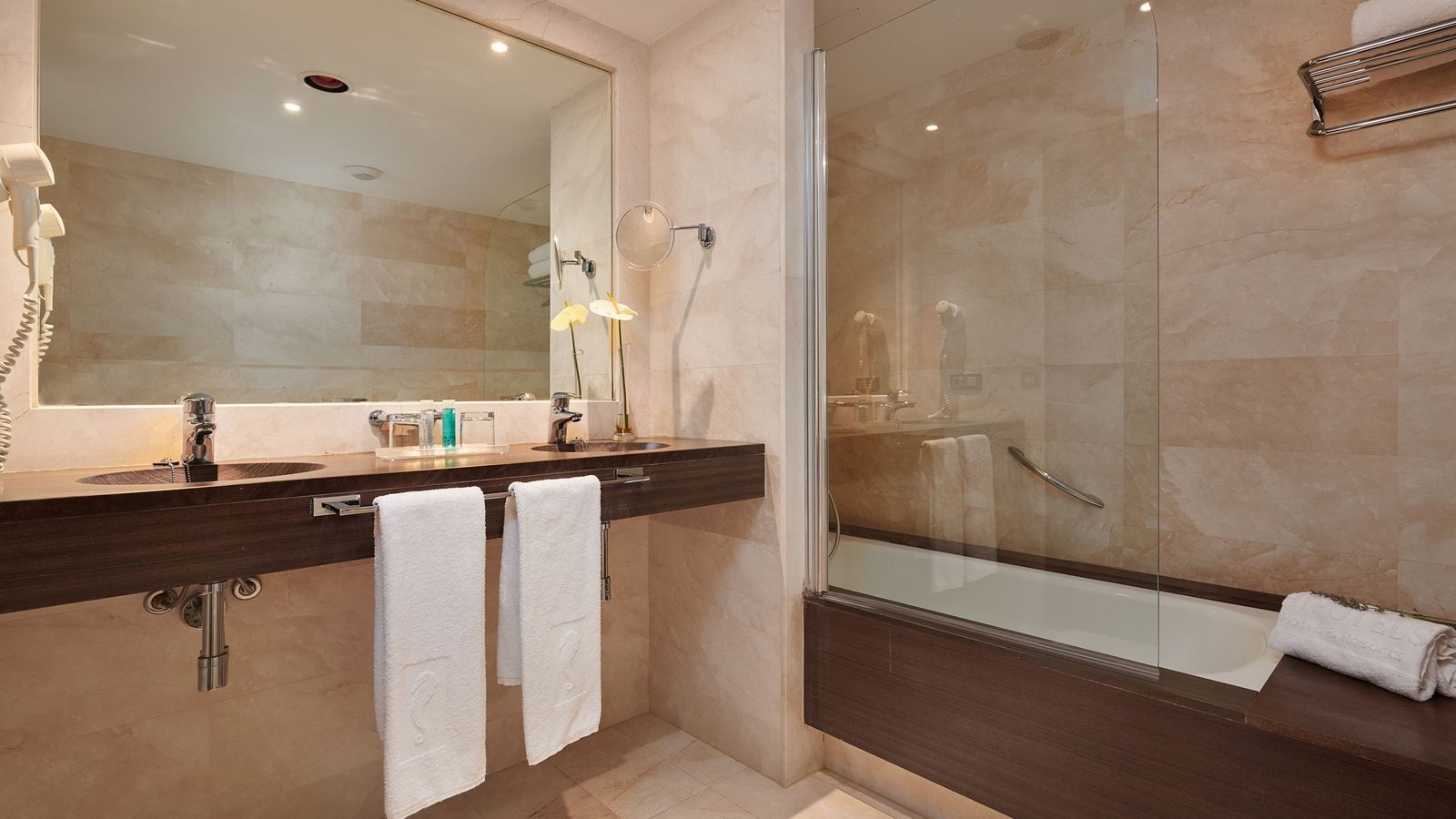 rooms-junior-suite-balcony-or-terrace