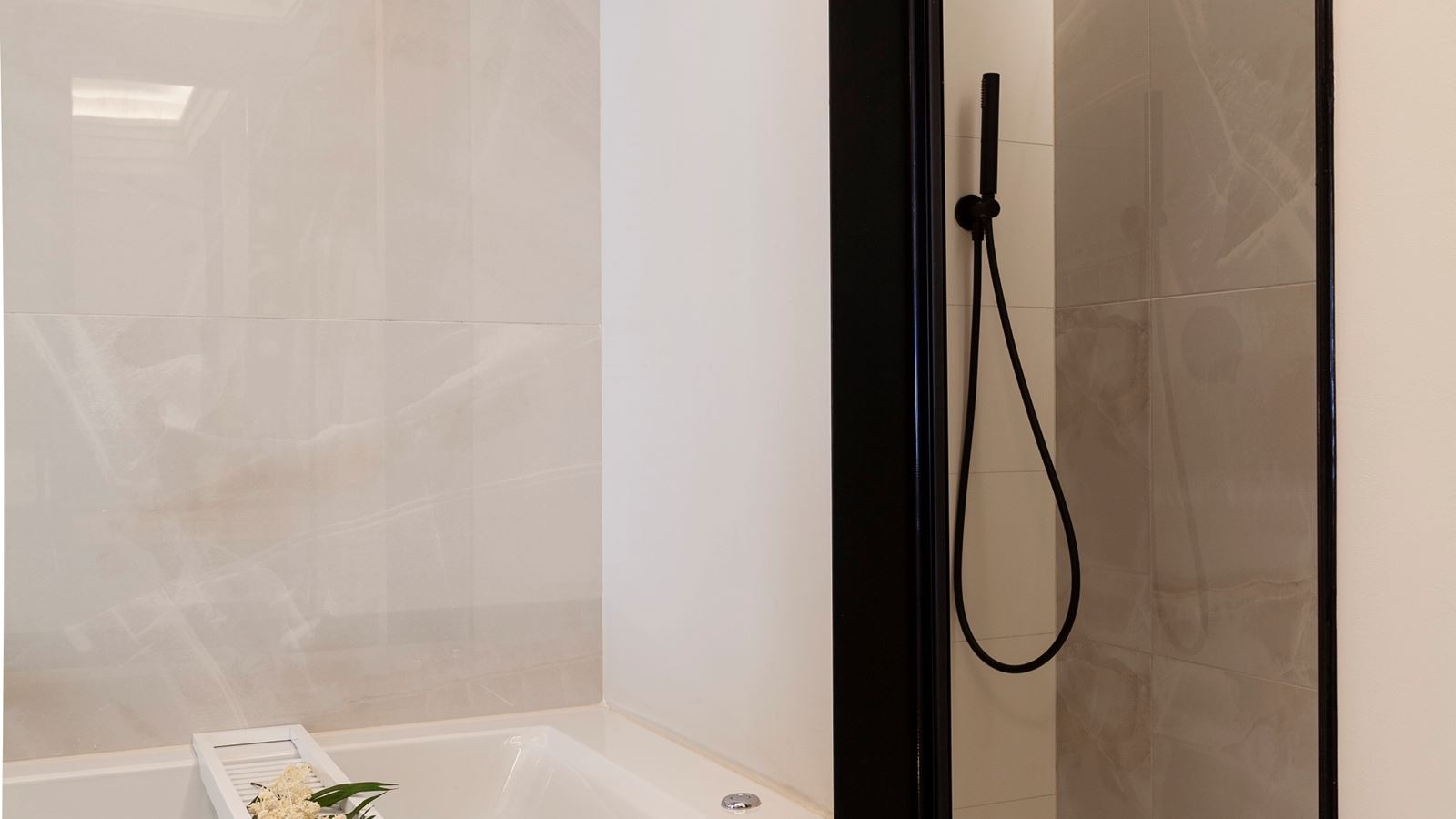 rooms-cozy-room-hot-tub