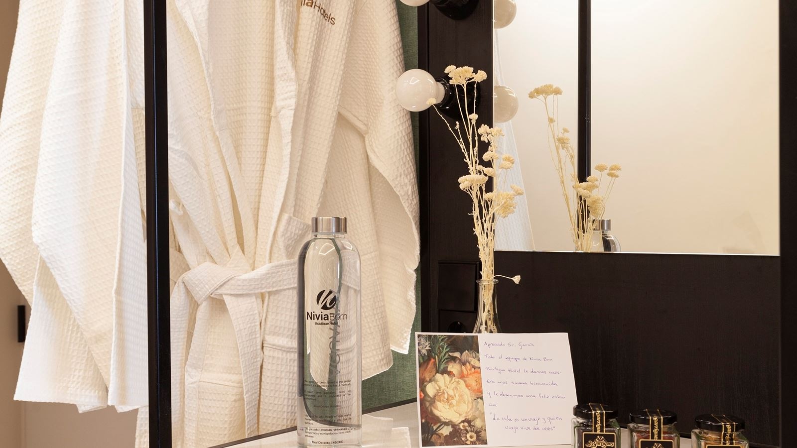 rooms-cozy-room-hot-tub