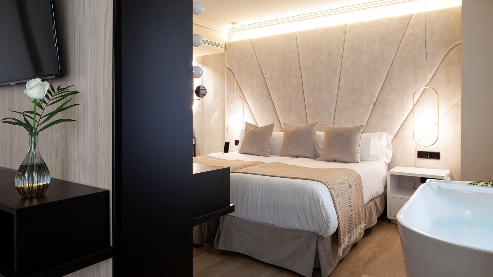 rooms-the-hidden-suite-designer-hot-tub