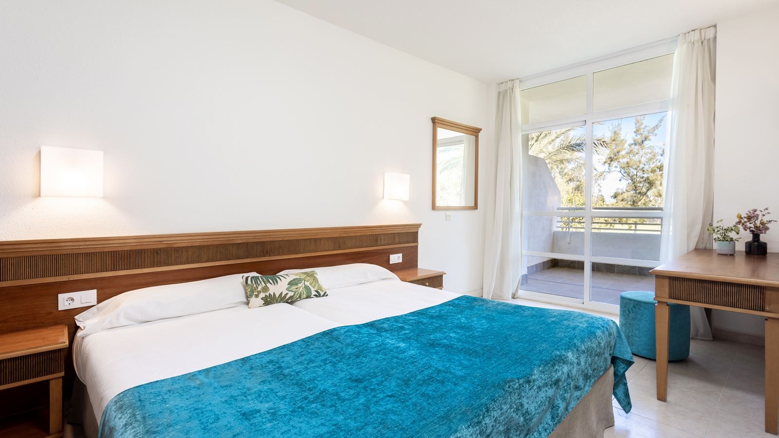 rooms-suite-garden-or-pool-view-balcony-or-terrace