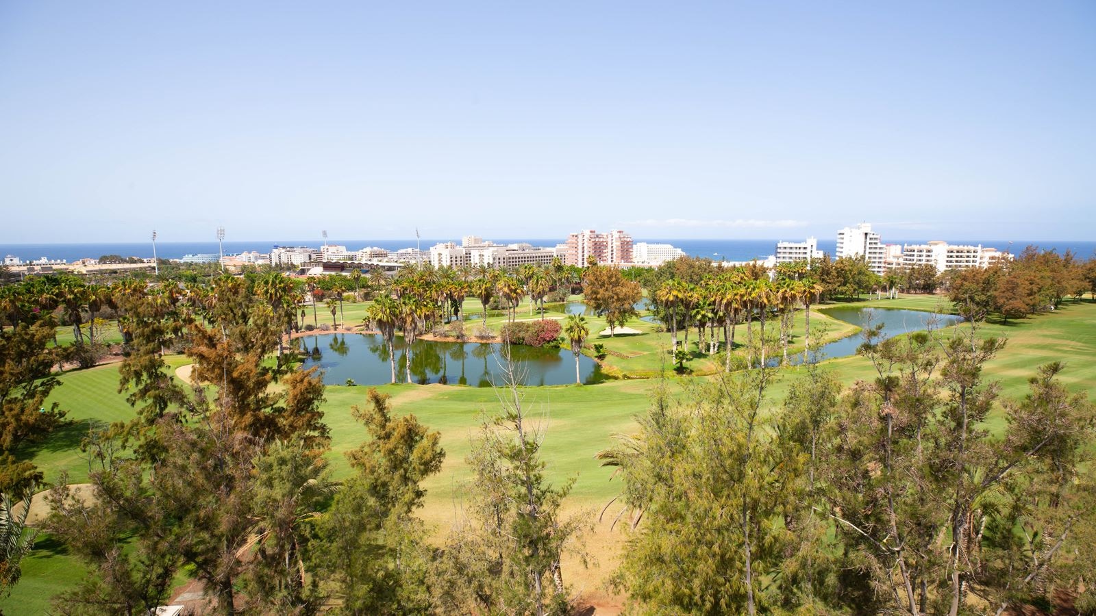 rooms-suite-golf-view-balcony-or-terrace